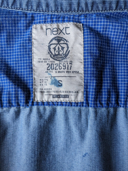 Nächstes Jeanshemd. Blau gefärbt. Größe S.