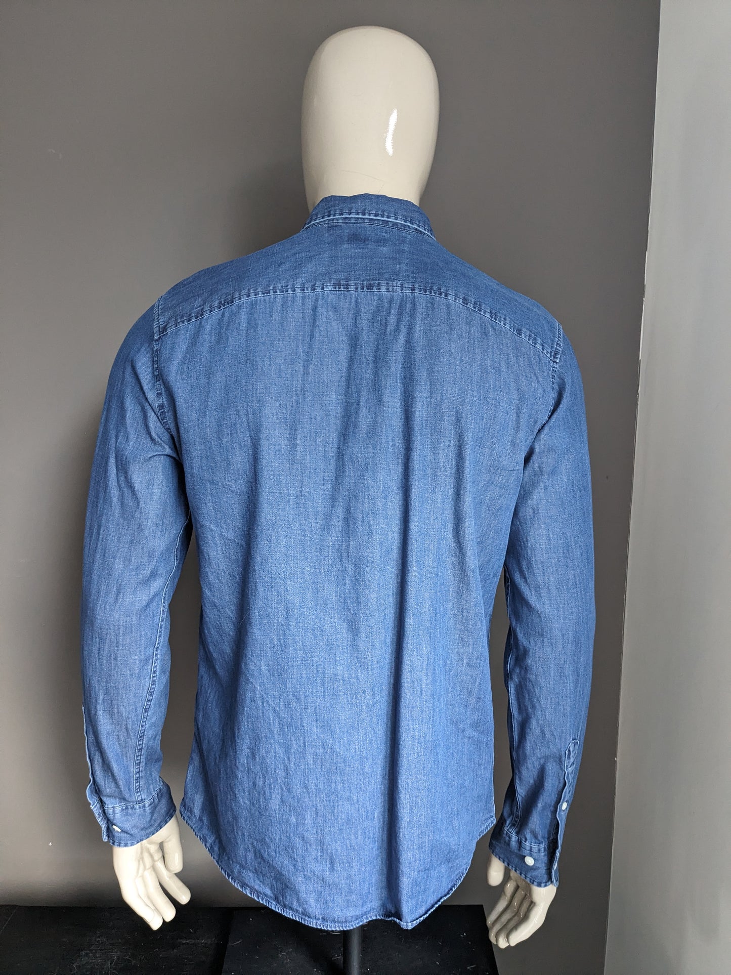 Selected homme jeans look shirt. Blue colored. Size M. Regular Fit.