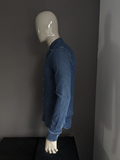 Denham Jeanshemd. Dunkelblau gefärbt. Größe S.