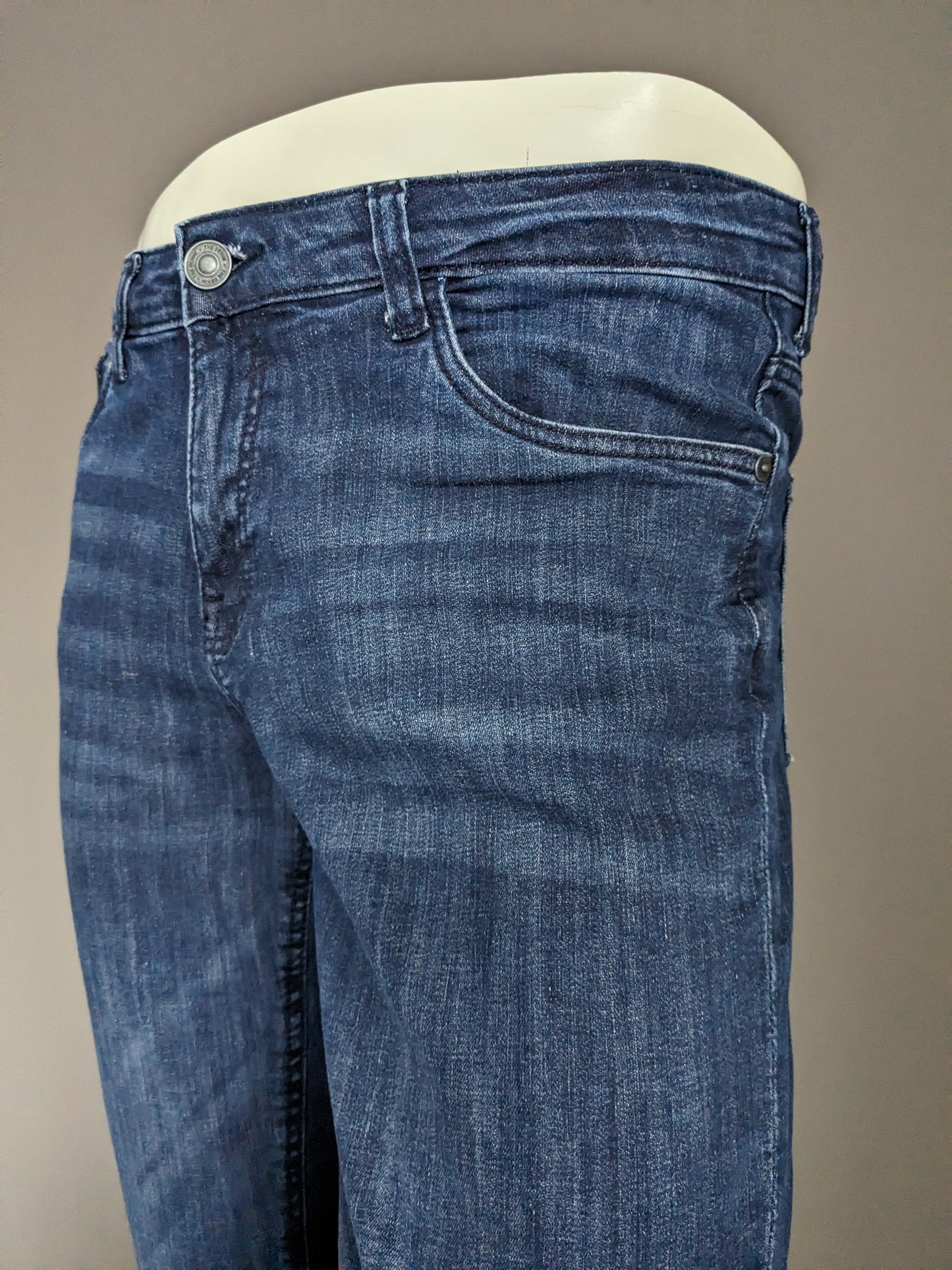 Jeans C&A. Blu scuro. W29 - L32. Allungo in fila dritto.