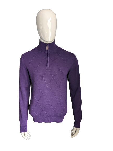 Pull Dunnes avec fermeture éclair. Violet avec motif tactile. Taille M.