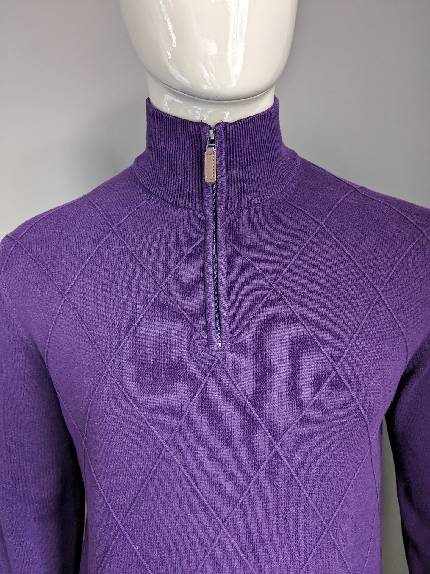Dunnes sweater with zipper. Purple with tangible motif. Size M.
