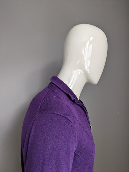 Pull Dunnes avec fermeture éclair. Violet avec motif tactile. Taille M.