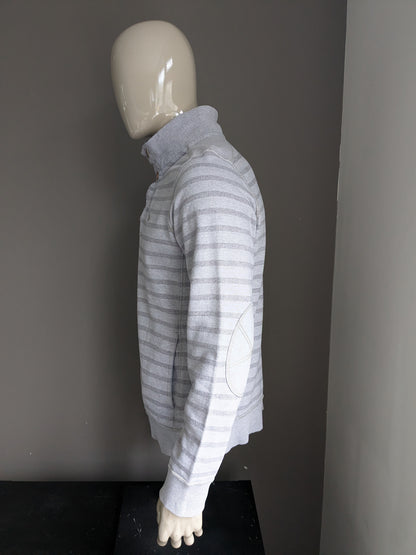 Fat Face Pullover mit Knöpfen. Grau gestreift. Größe L.