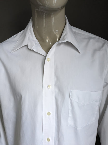 Chemise Van Heusen. Blanc. Taille XL. Localisez Oxford.