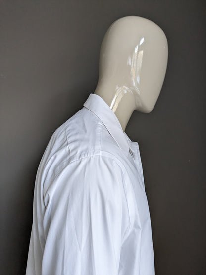 Chemise Van Heusen. Blanc. Taille XL. Localisez Oxford.