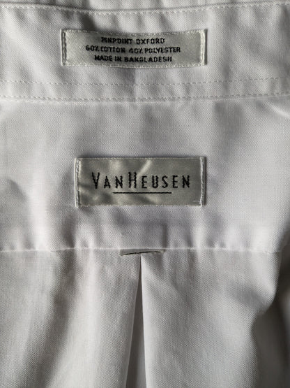 Chemise Van Heusen. Blanc. Taille XL. Localisez Oxford.