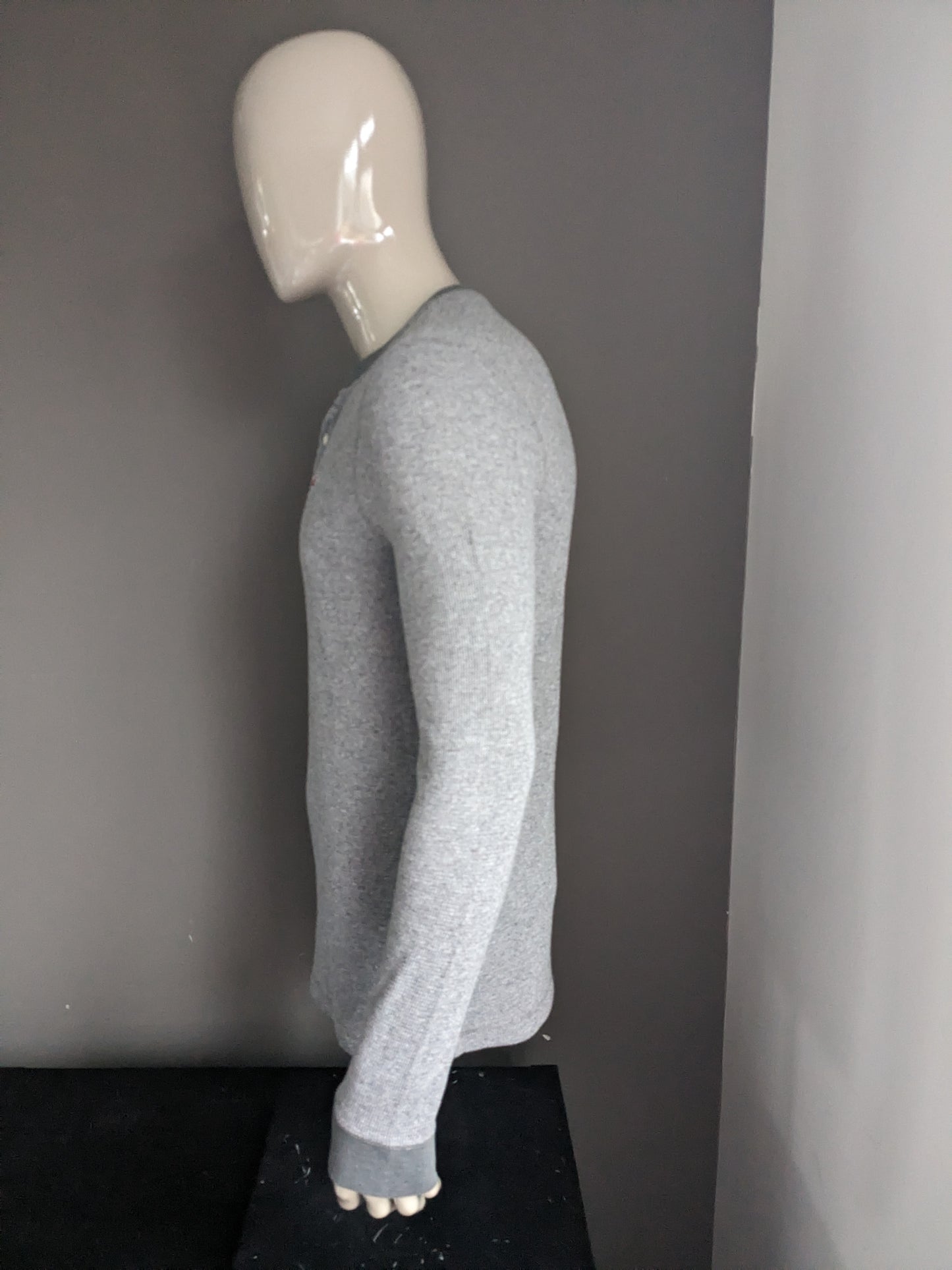 Hollister Dünner Pullover mit Knöpfen. Grau gemischt. Größe L.
