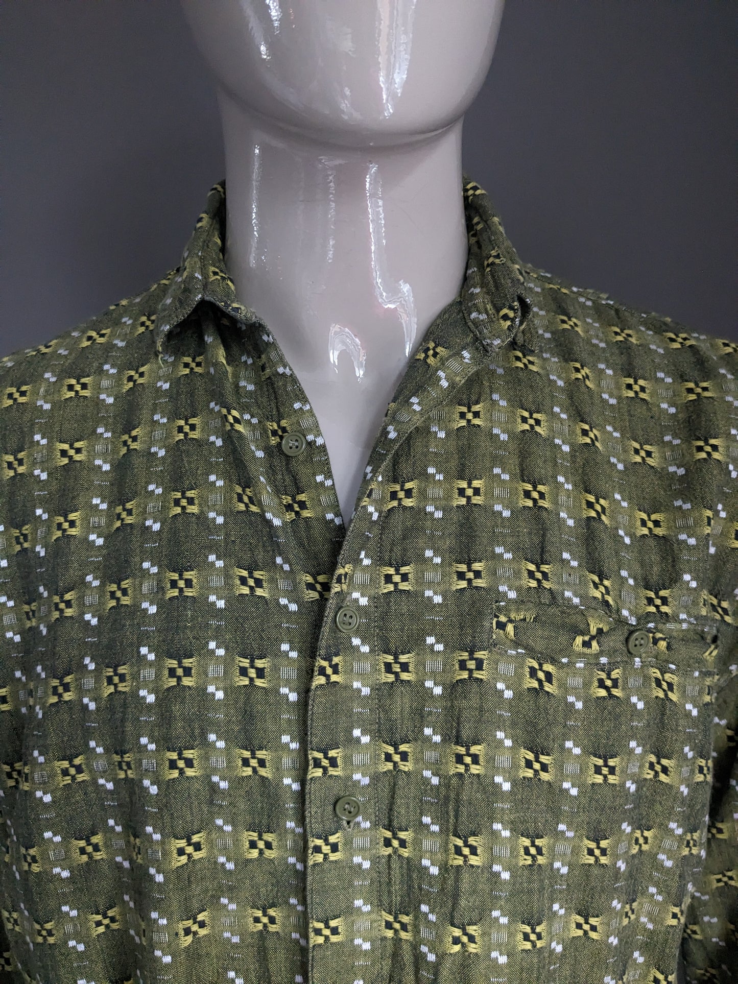 Vintage -Shirt. Grünes Schwarz -Weiß -Motiv. Größe xl.