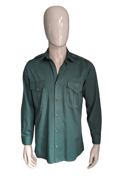 Vintage -Shirt. Dunkelgrün gefärbt. Größe 41 / L.
