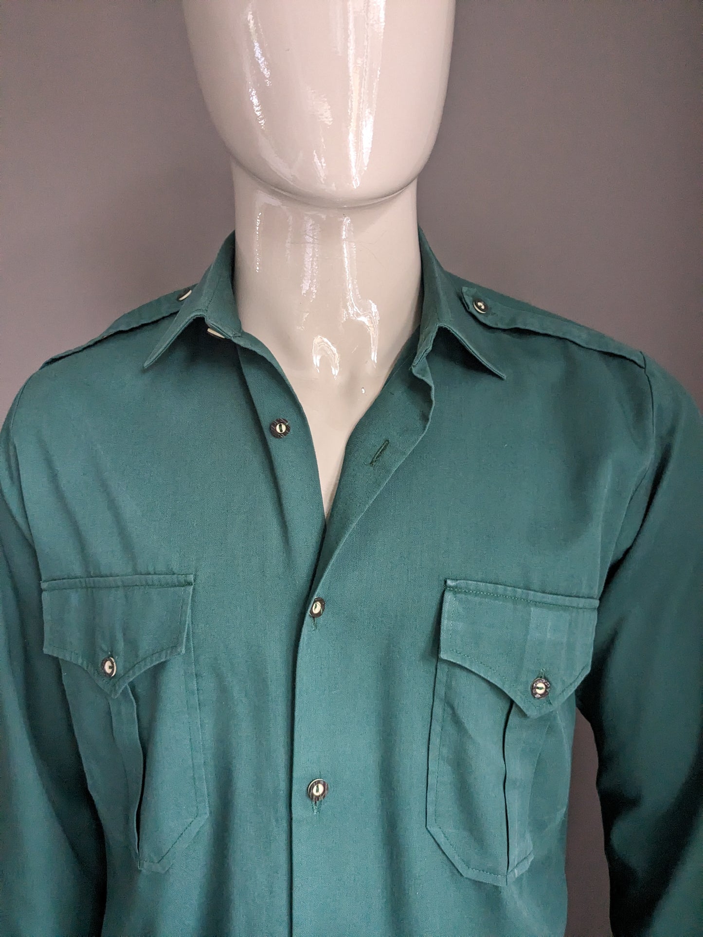 Vintage overhemd. Donker Groen gekleurd. Maat 41 / L.