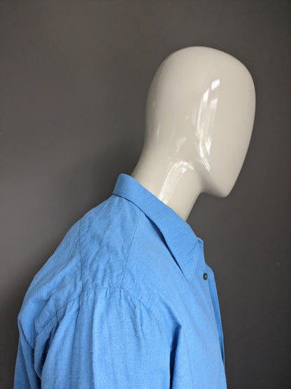 Vintage-Hemd aus den 70ern mit spitzem Kragen. Blau gefärbt. Größe 2XL / XXL.