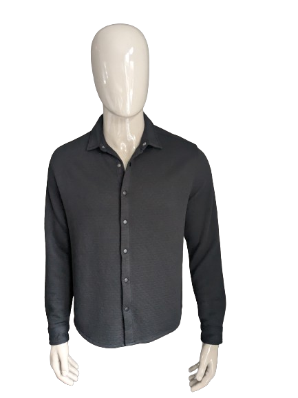 TU premium man shirt with press studs. Dark gray tangible motif. Size M.