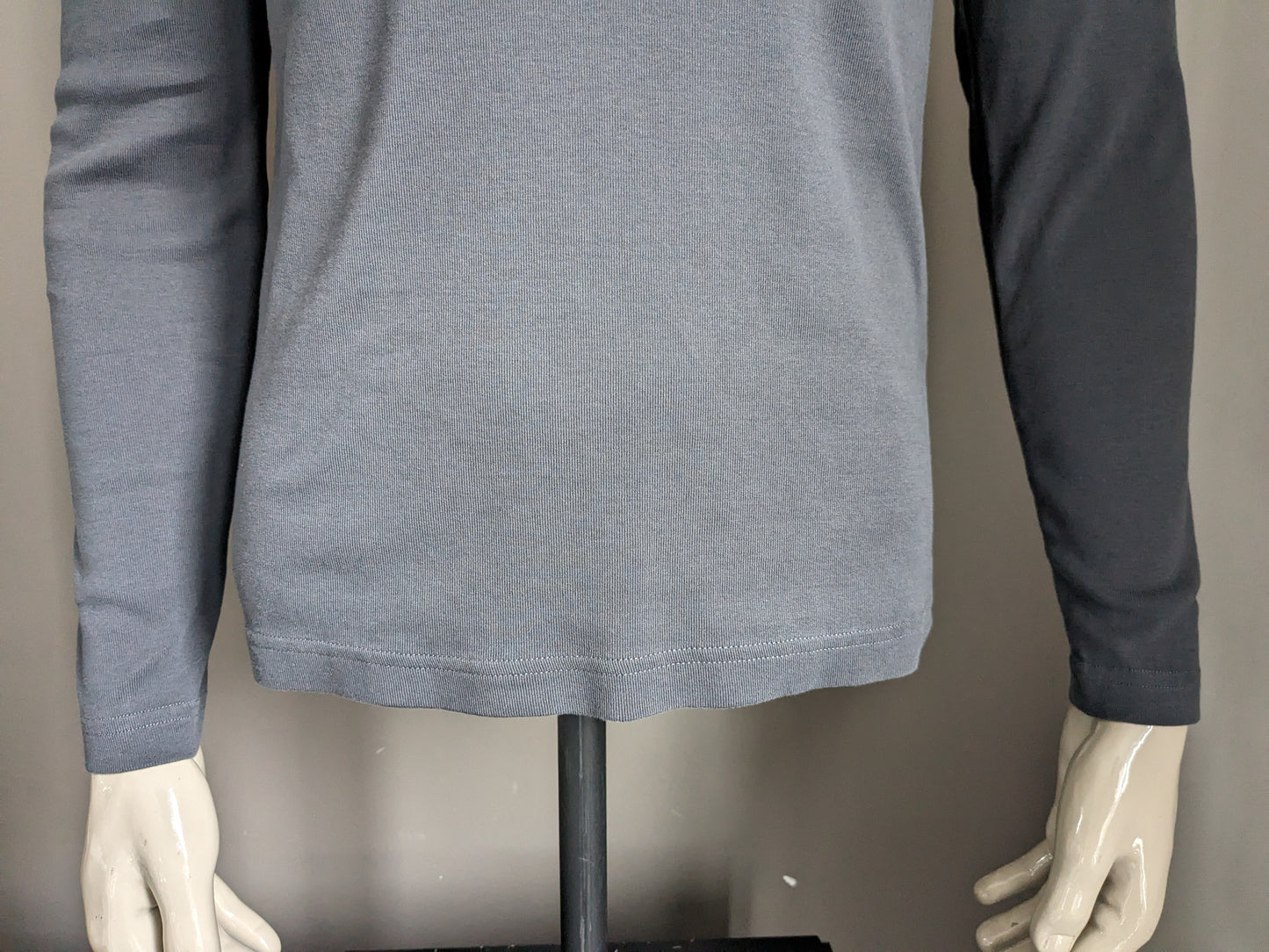 Tom Tailor Basic manches longues. De couleur gris foncé. Taille L.