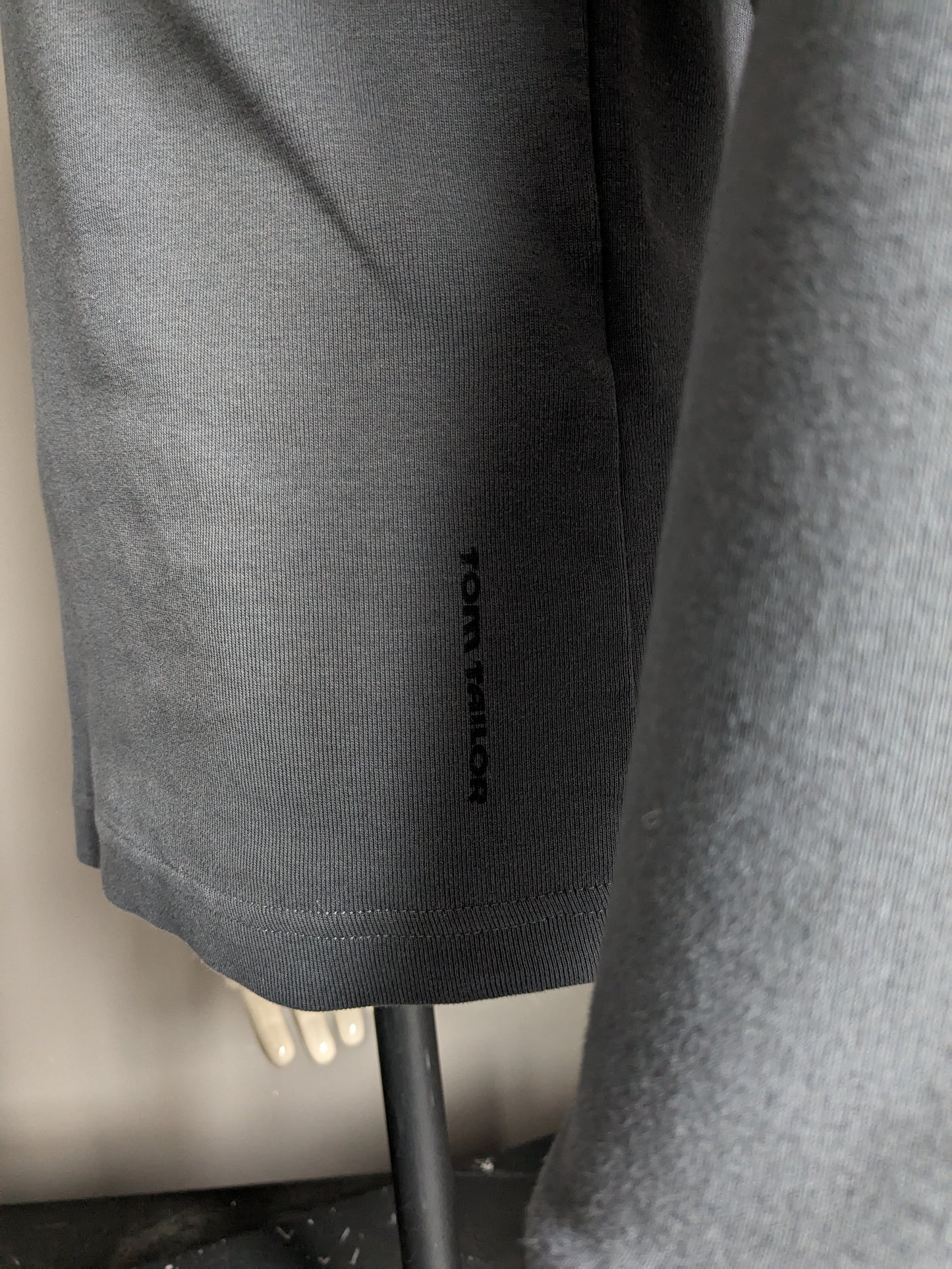 Tom Tailor Basic manches longues. De couleur gris foncé. Taille L.