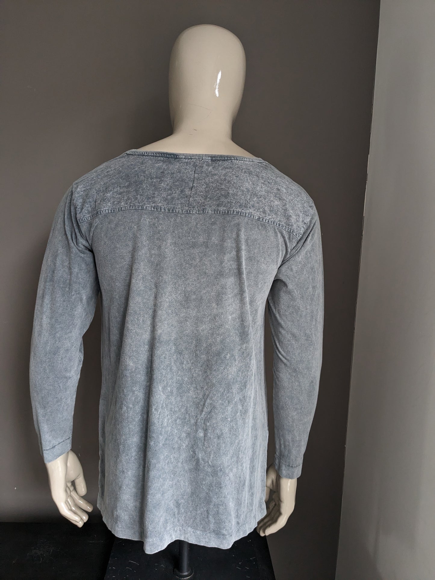 Next longsleeve with breast pocket. Gray mixed. Size L.