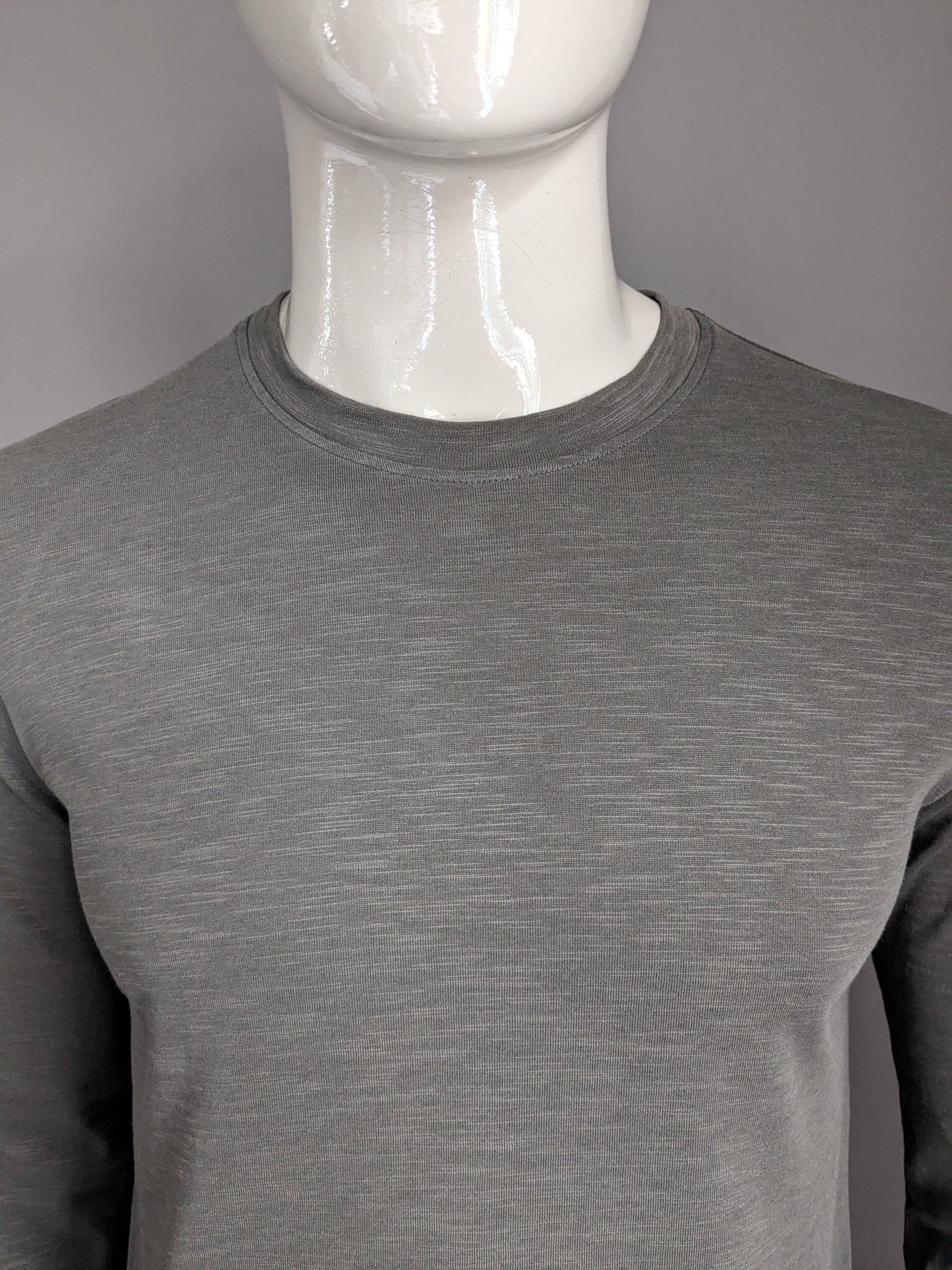 Boss Hugo Boss manches longues. Motif vert. Taille S. Coupe Slim.
