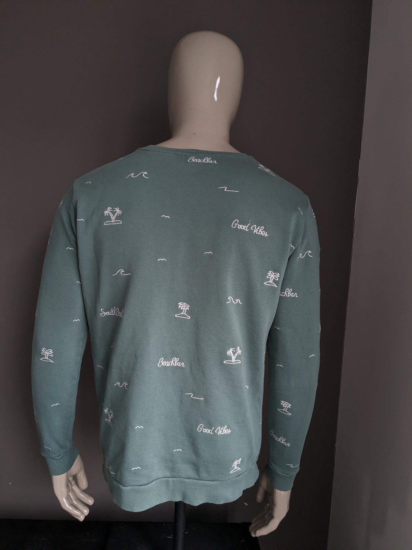 Cultivez le pull. De couleur blanc vert. Taille L.