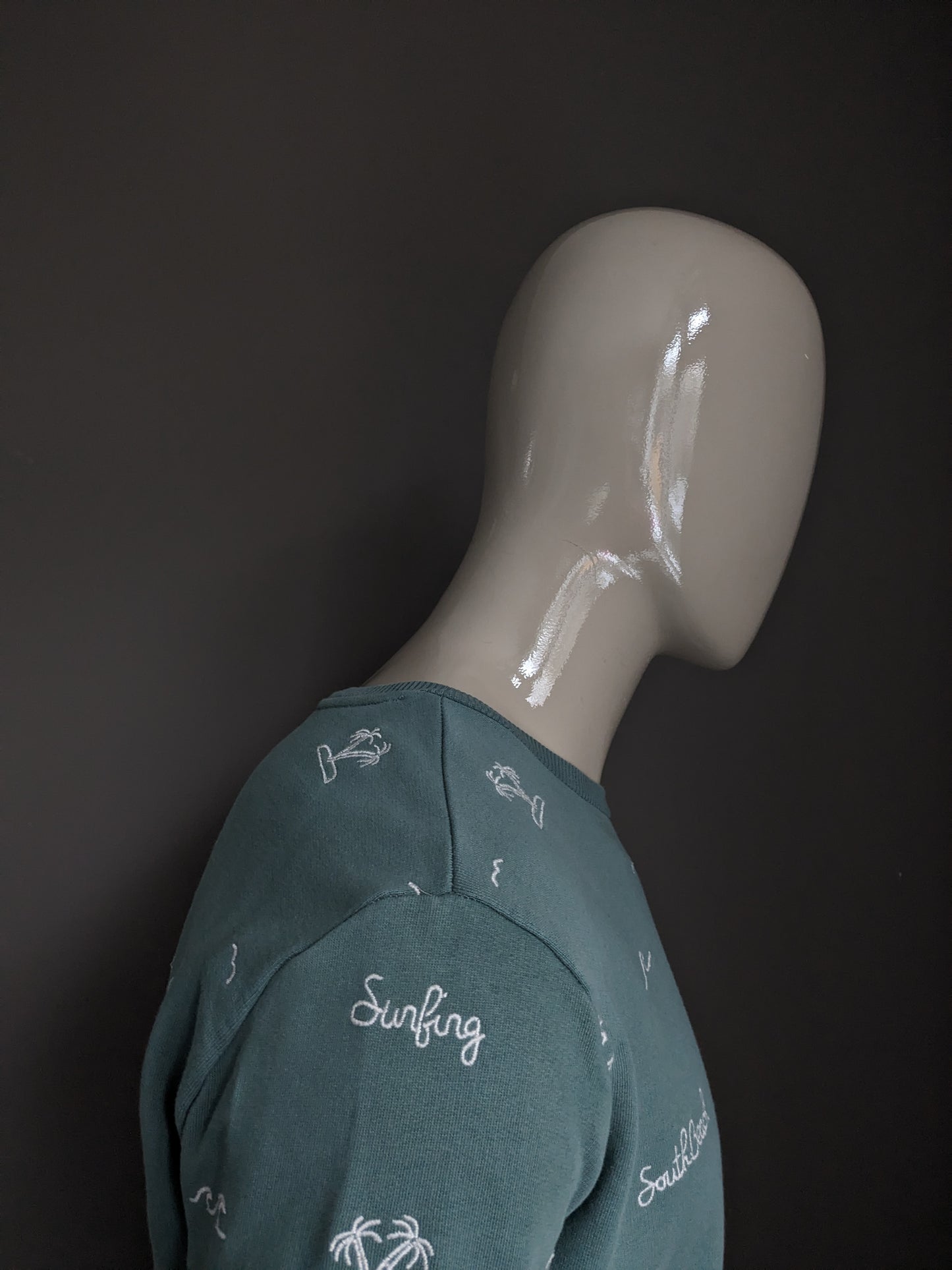 Cultivez le pull. De couleur blanc vert. Taille L.