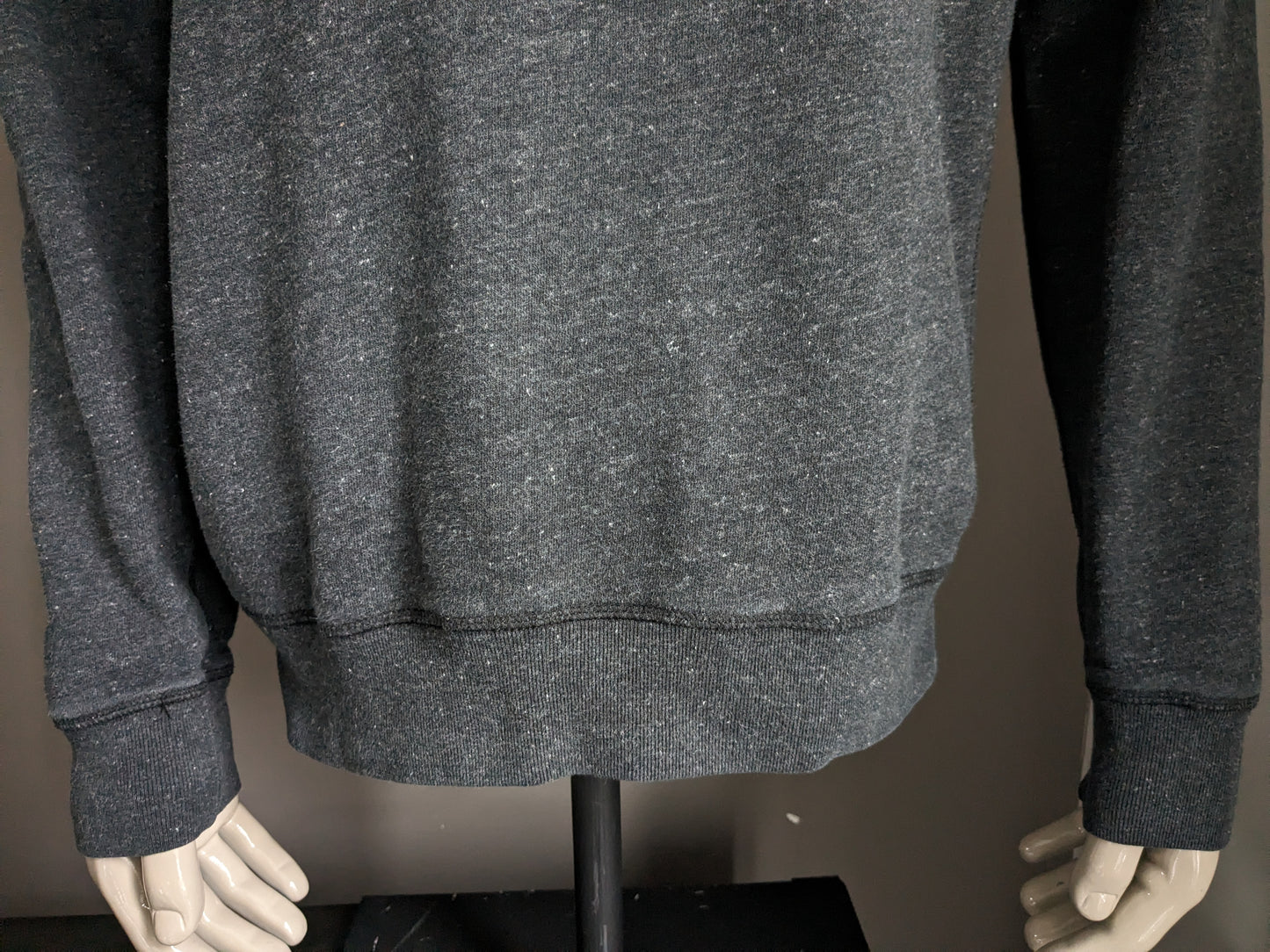 Sweater informal escocés y refrescos. Gris oscuro mezclado. Talla L.