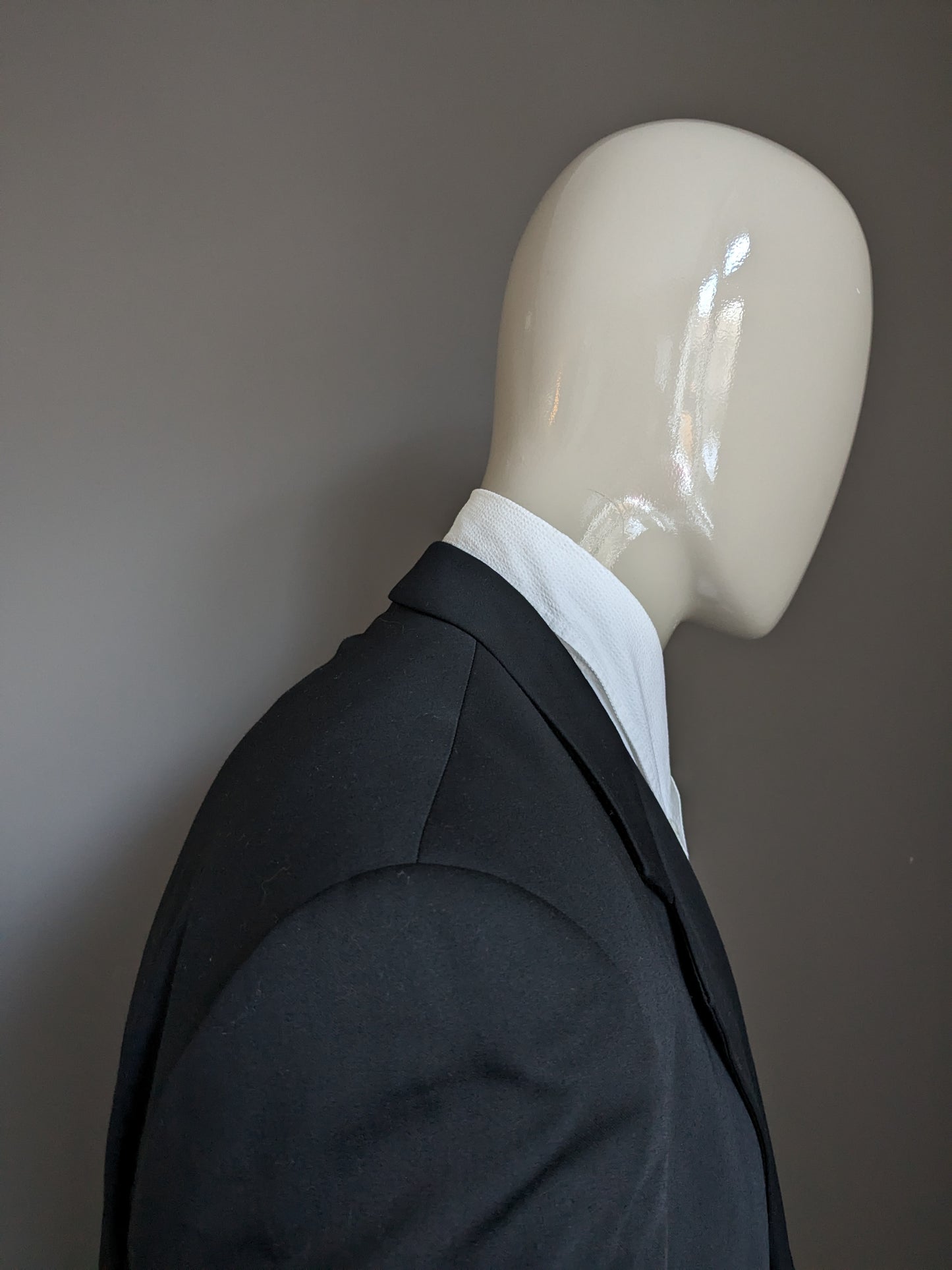 Burtons Anzugjacke. Schwarz gefärbt. Größe 52 / L. Normal.