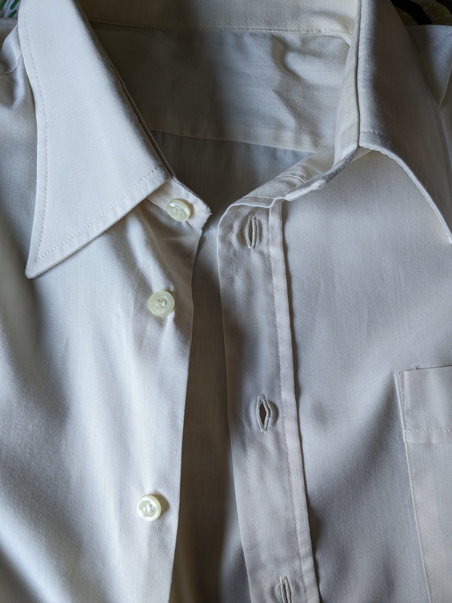 Vintage 70's shirt with point collar. Beige colored. Size XL.