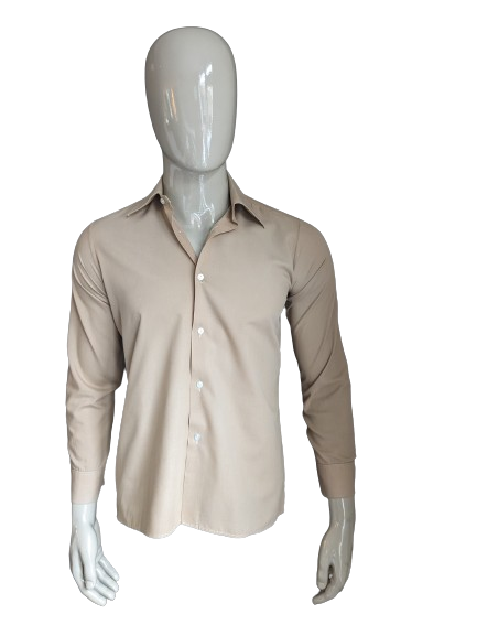 Vintage tootal 70's shirt with point collar. Light brown colored. Size M.