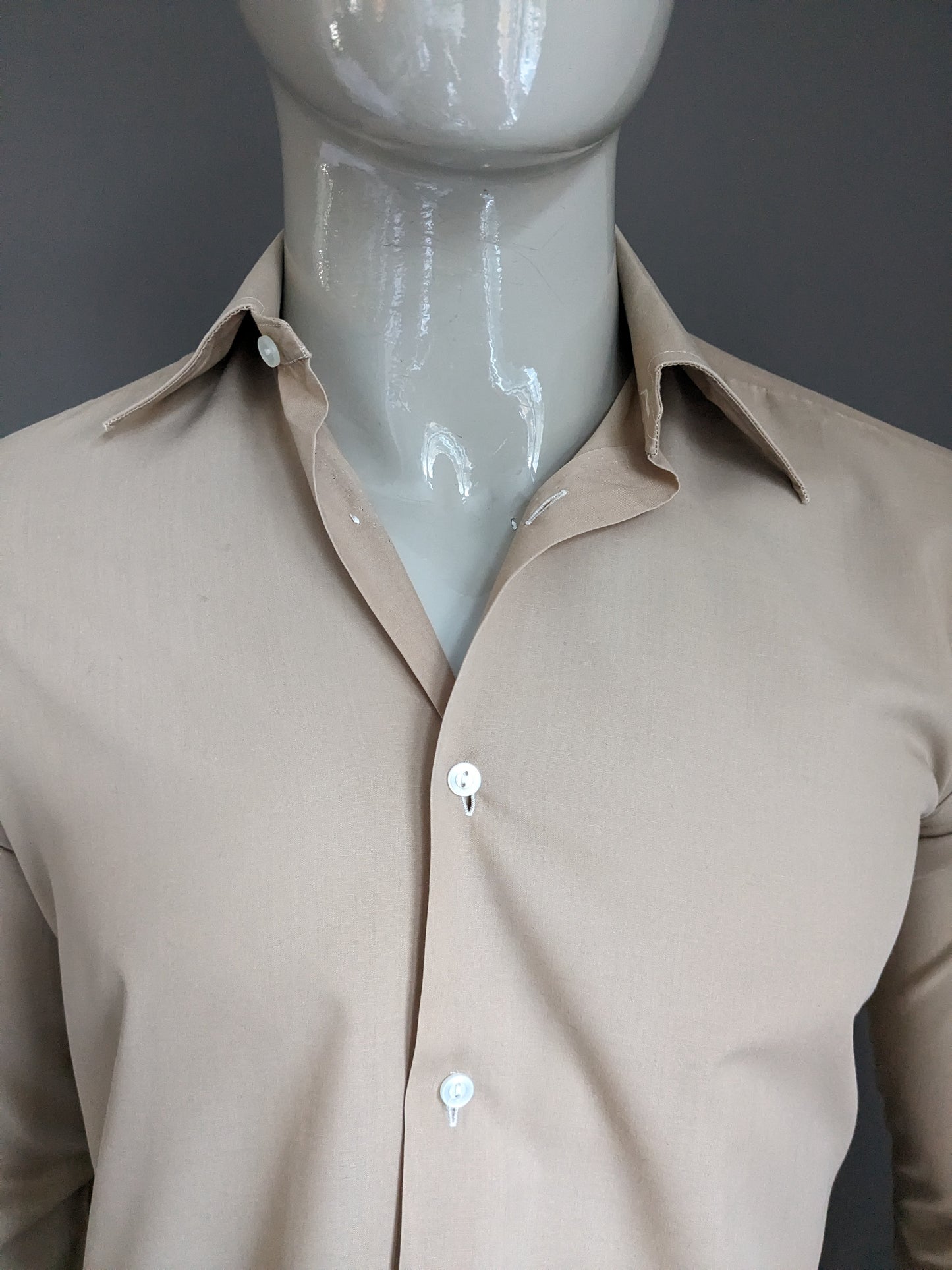 Vintage Tootal 70er Hemd mit Punktkragen. Hellbraun gefärbt. Größe M.