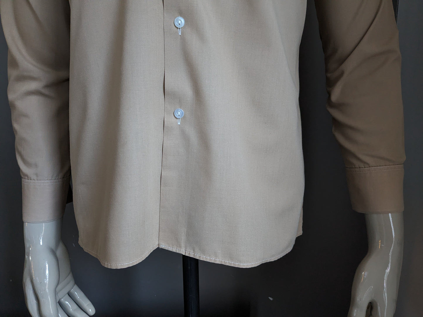 Camicia vintage Tootal degli anni '70 con colletto punti. Colore marrone chiaro. Taglia M.