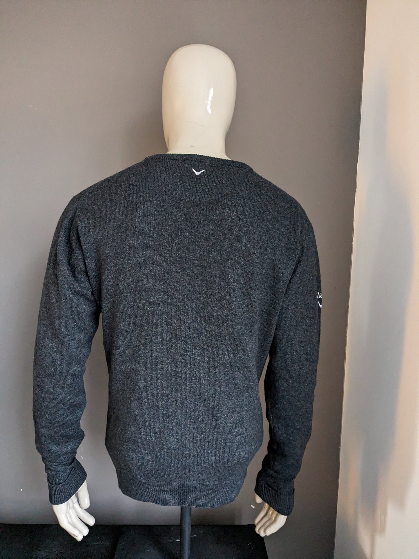 Callaway woolen sweater with V-neck. Dark gray mixed. Size S.