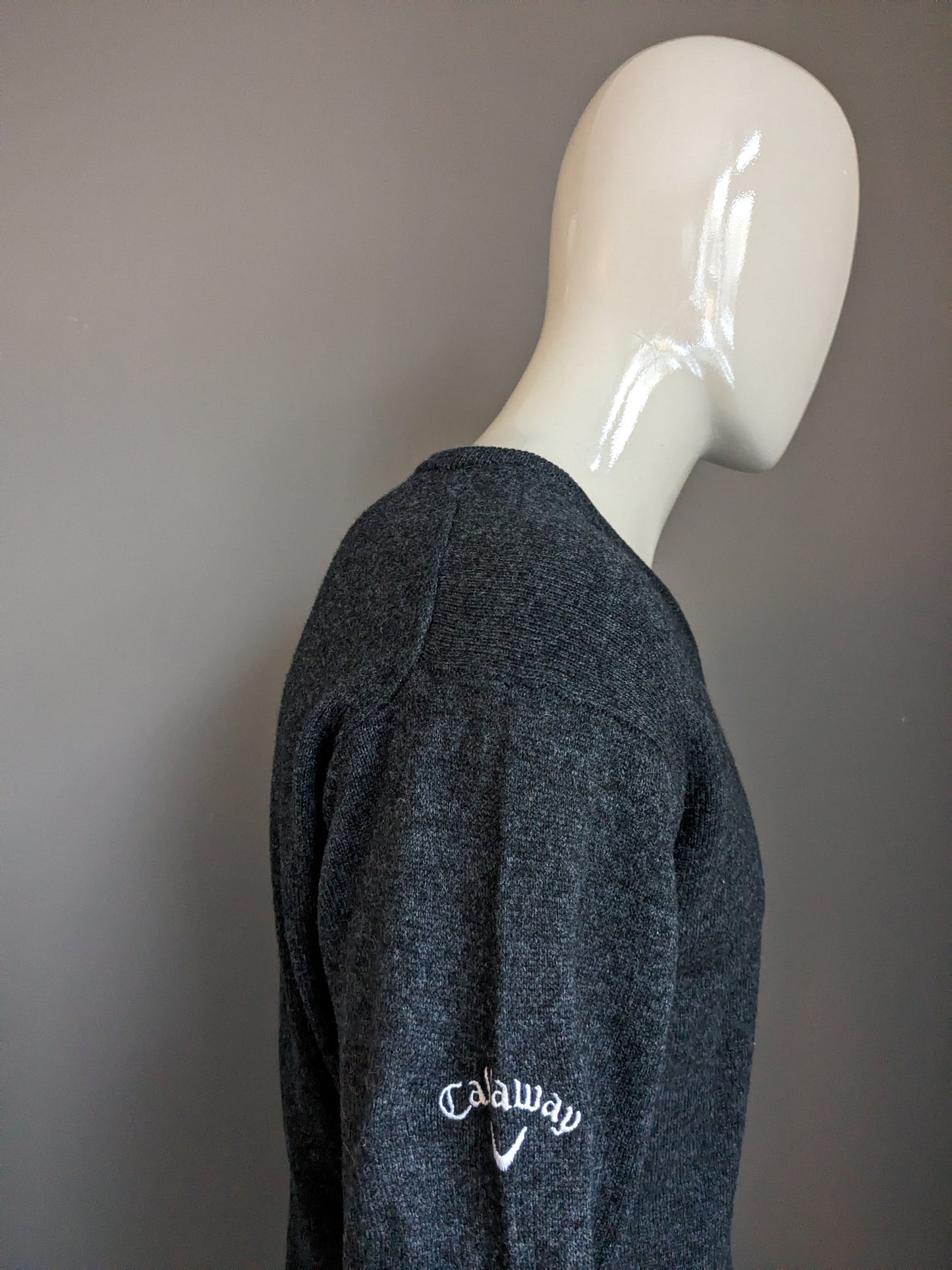 Callaway Woolen suéter con cuello en V. Gris oscuro mezclado. Tamaño S.