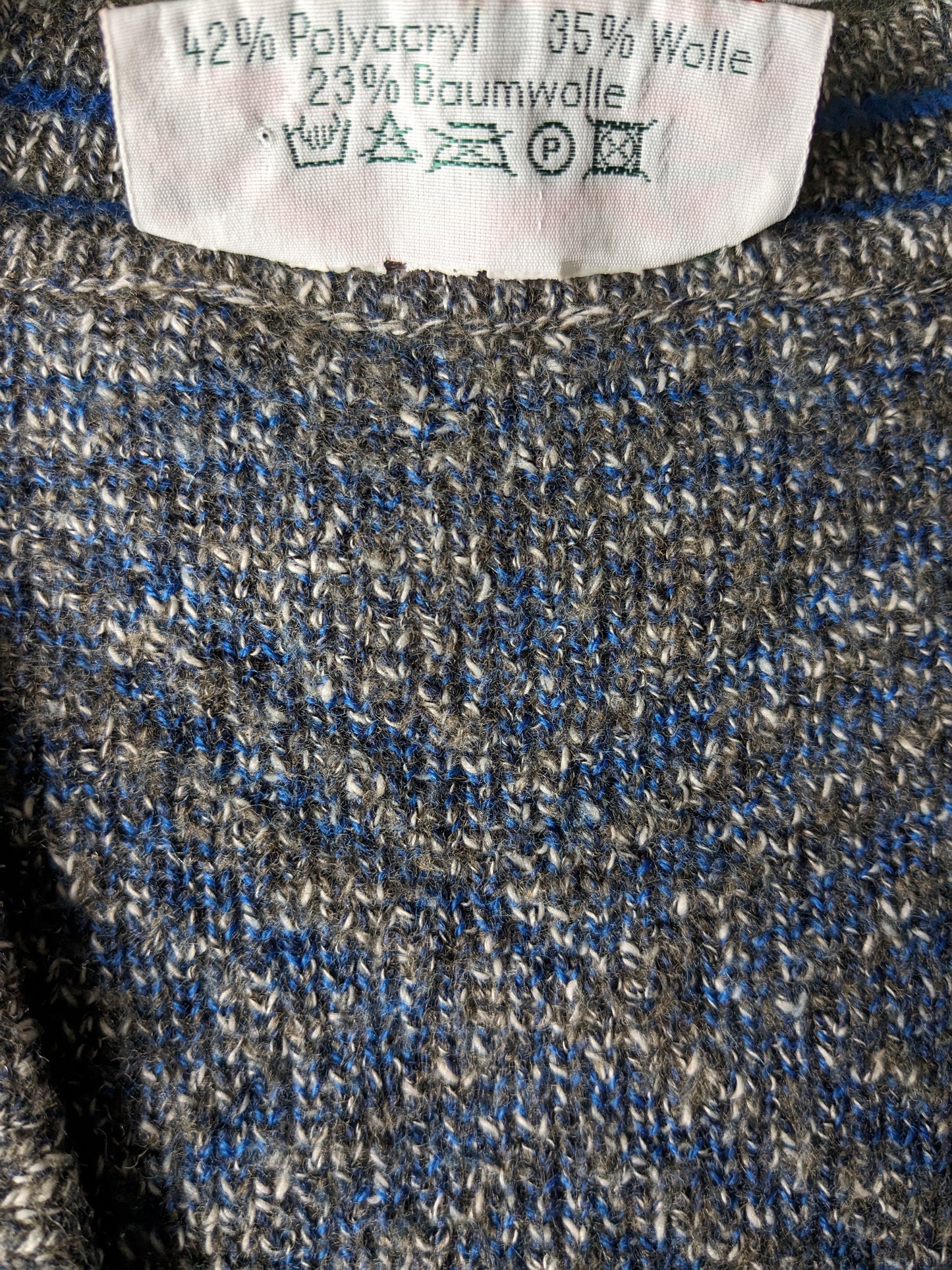 Maglione vintage massimo dati con scollo a V. Colorato blu grigio. Dimensione L. (35% lana)