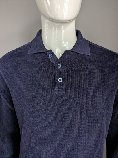 Pull polo flèche. De couleur bleu foncé. Taille L.