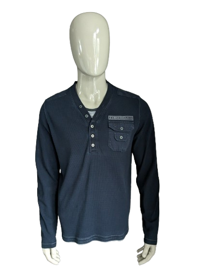 PME Legend dunne trui met knoopjes. Donker Blauw gekleurd. Maat L.