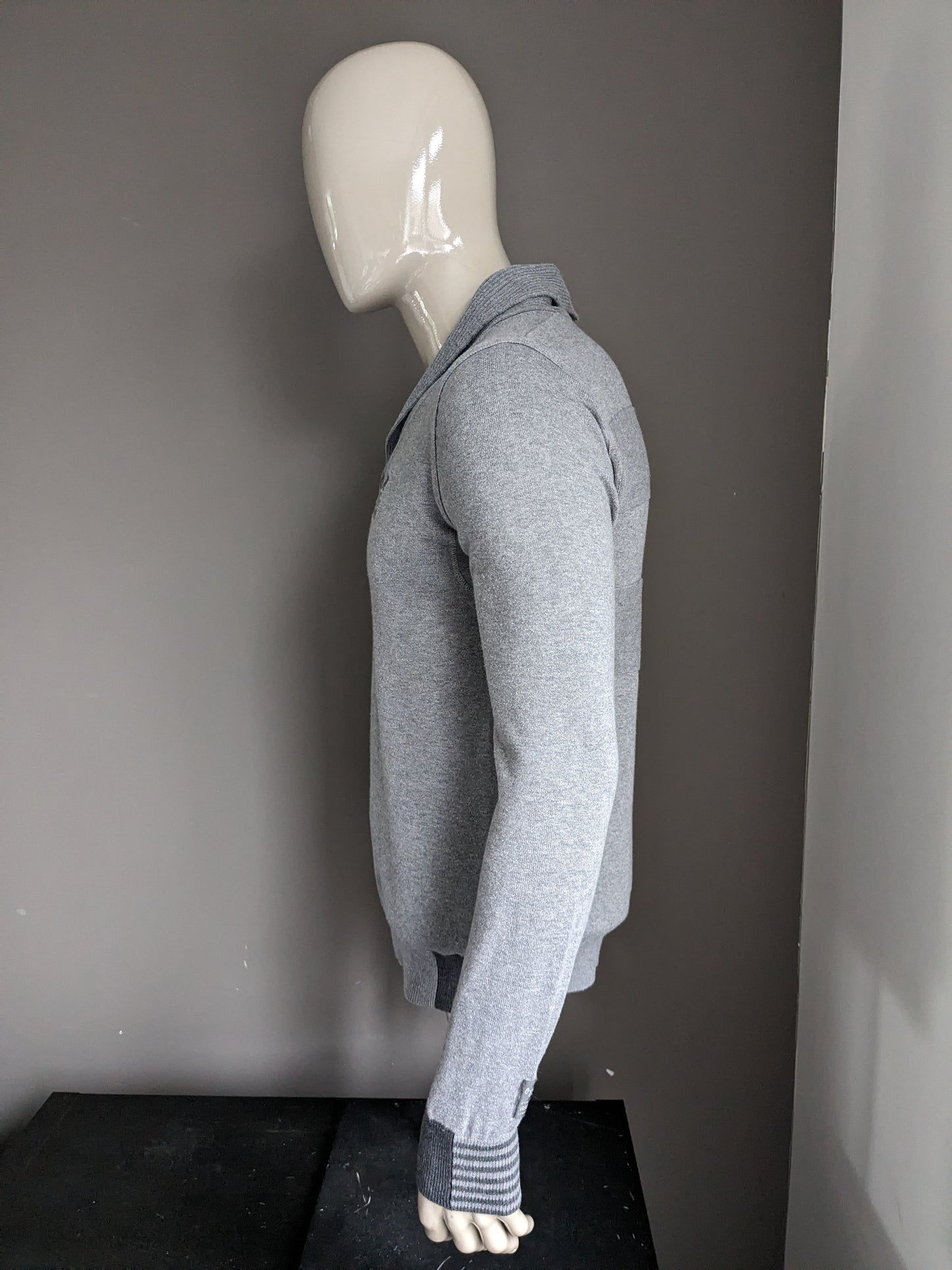 Vanguard sweater with sporty collar and buttons. Gray mixed. Size M.