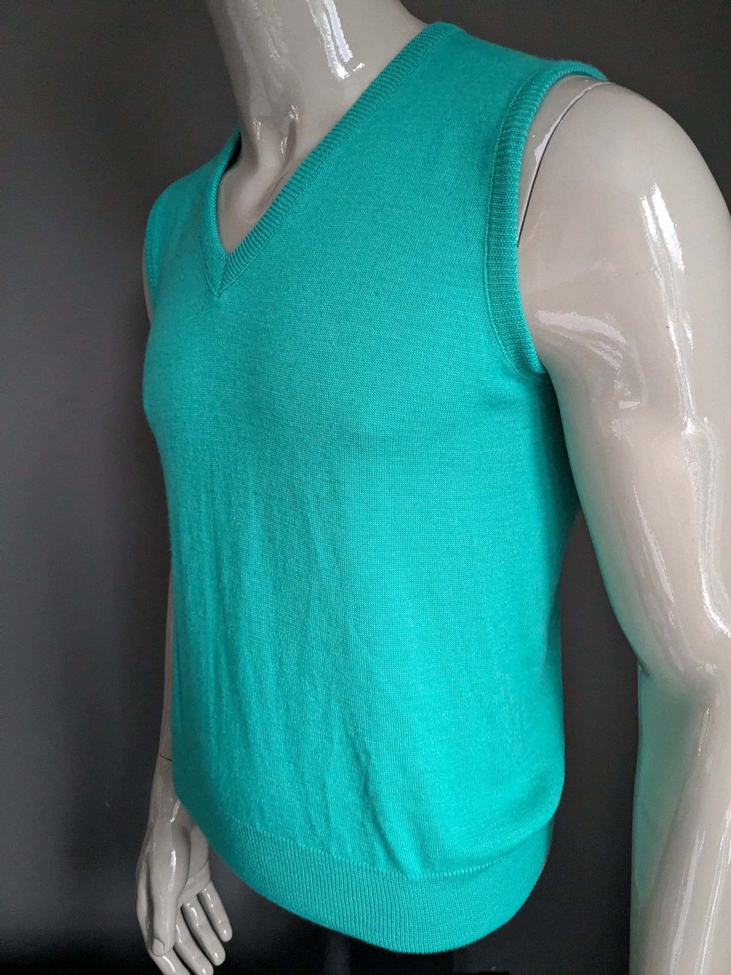 Vintage Sydney lambwool spencer. Colored green. Size M. 50% wool.