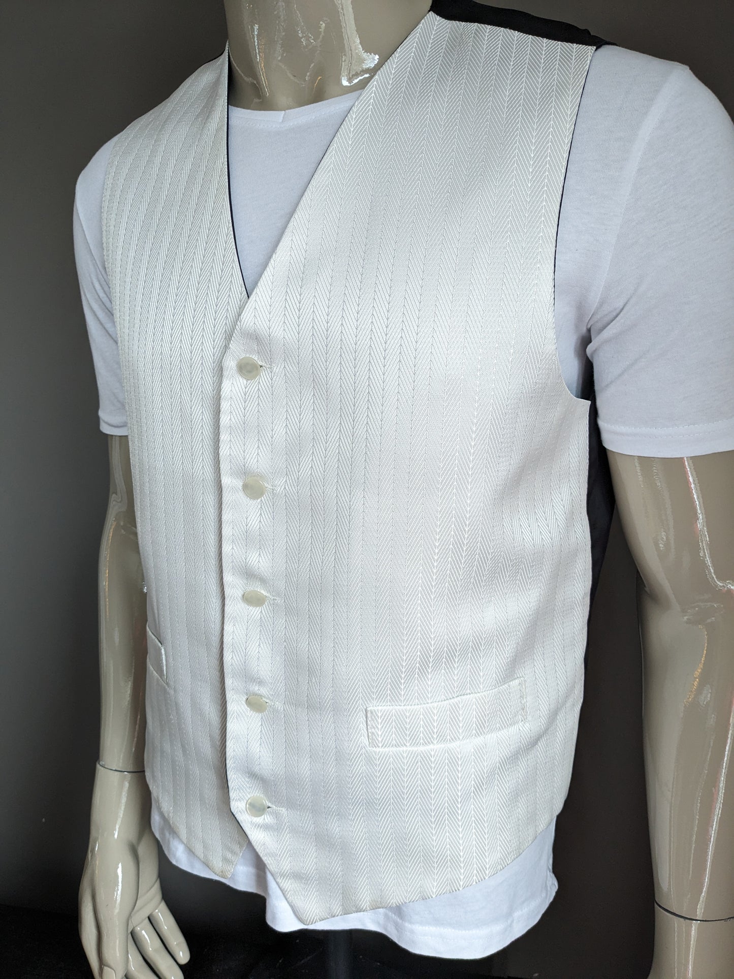 FH Gilet. Beige glanzend gestreept motief. Maat L.