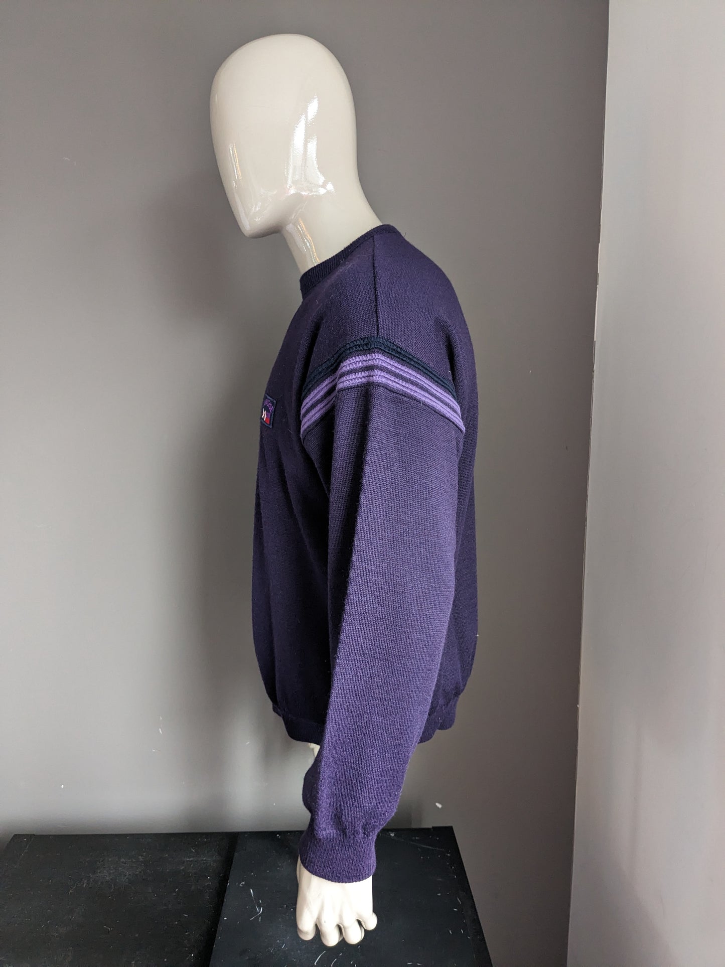 Vintage paradise wool sweater. Dark purple colored. Size XL. 50% wool.