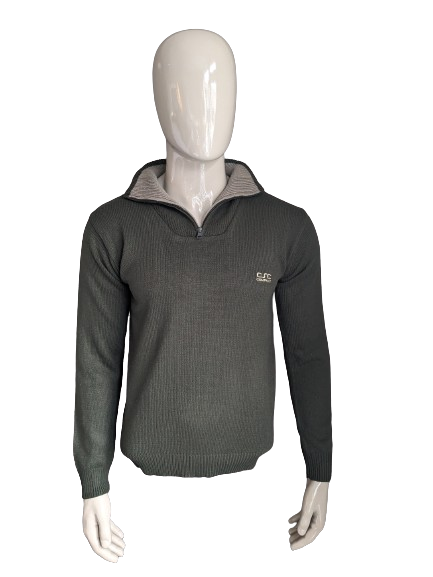 Pull de la Compagnie CSC avec fermeture éclair. De couleur vert foncé. Taille M.