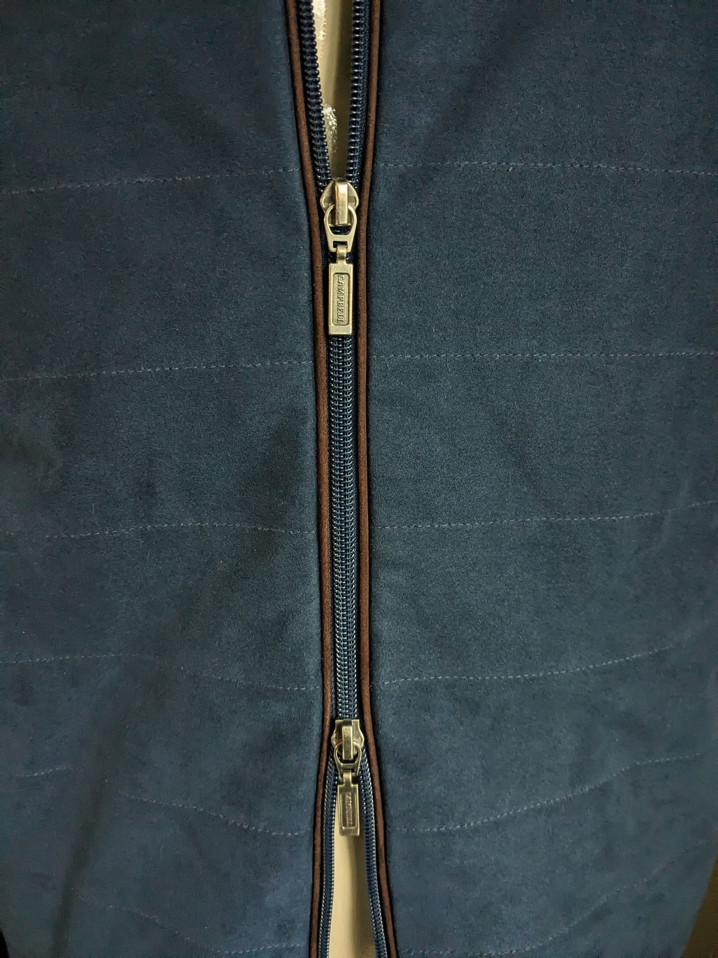 Campbell vest. Donker Blauw gekleurd. Maat XL.
