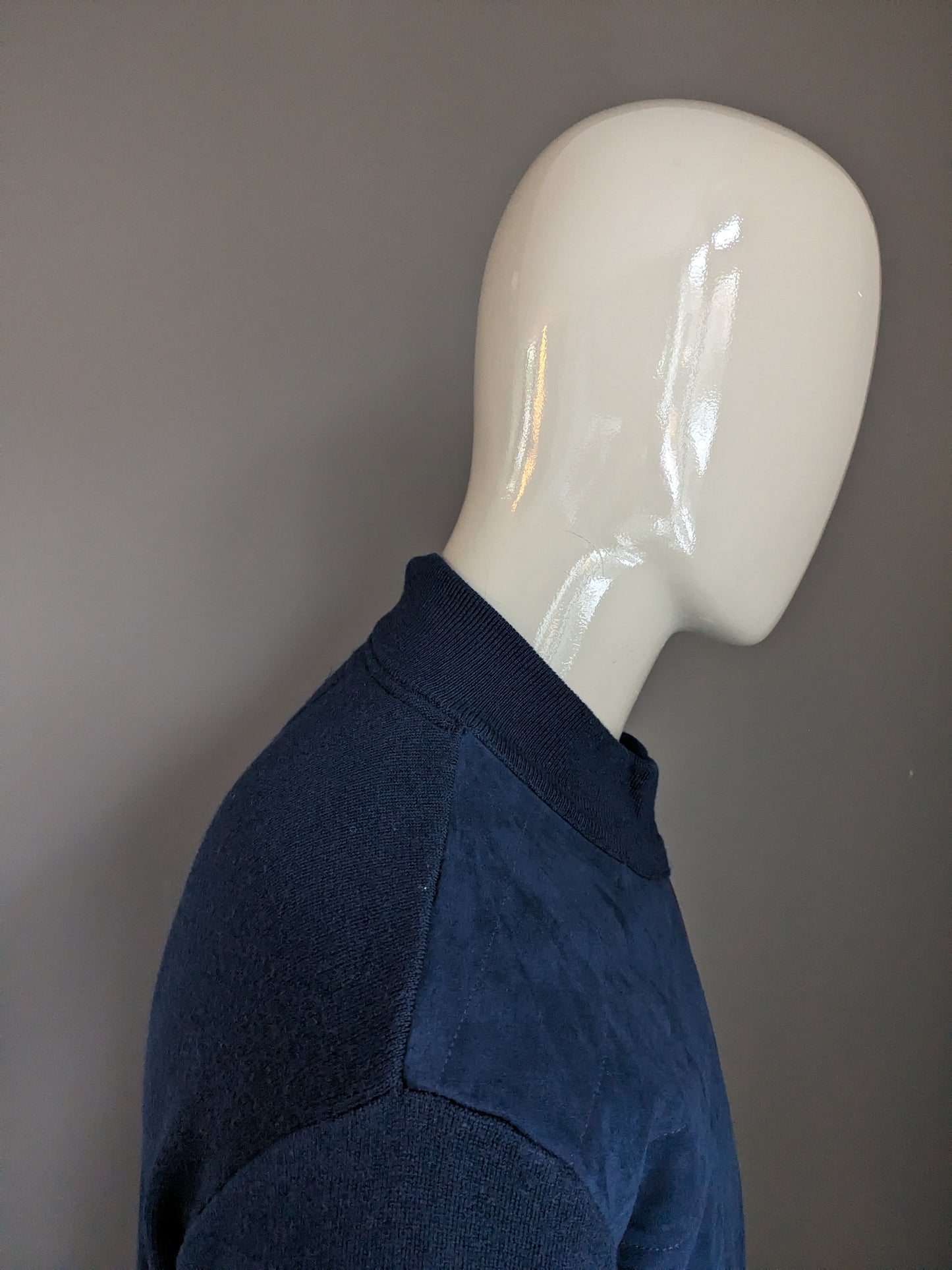 Campbell vest. Donker Blauw gekleurd. Maat XL.