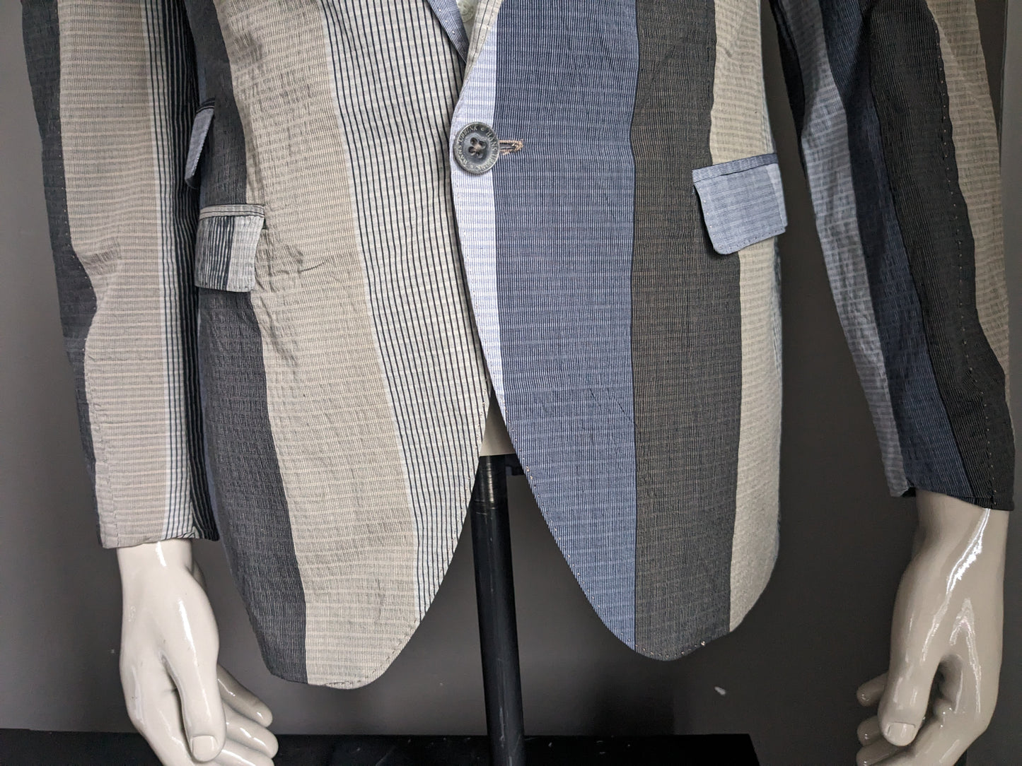 Hans Ubbink jacket. Gray Blue Beige tactile motif. Size 52 / L.