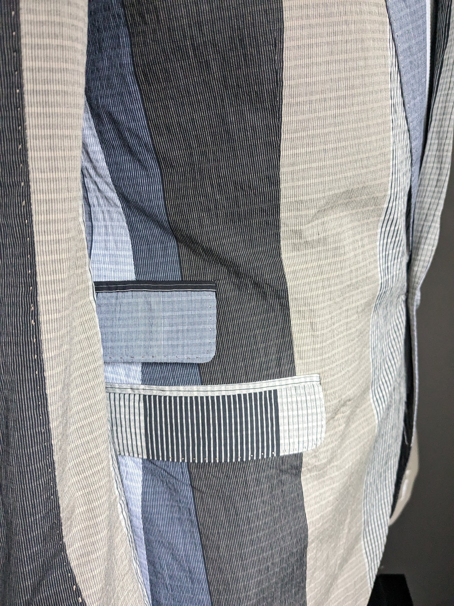 Hans Ubbink jacket. Gray Blue Beige tactile motif. Size 52 / L.