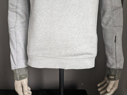 SilverCreek-Pullover mit Daumenlöchern. Graugrün gestreift. Größe M.