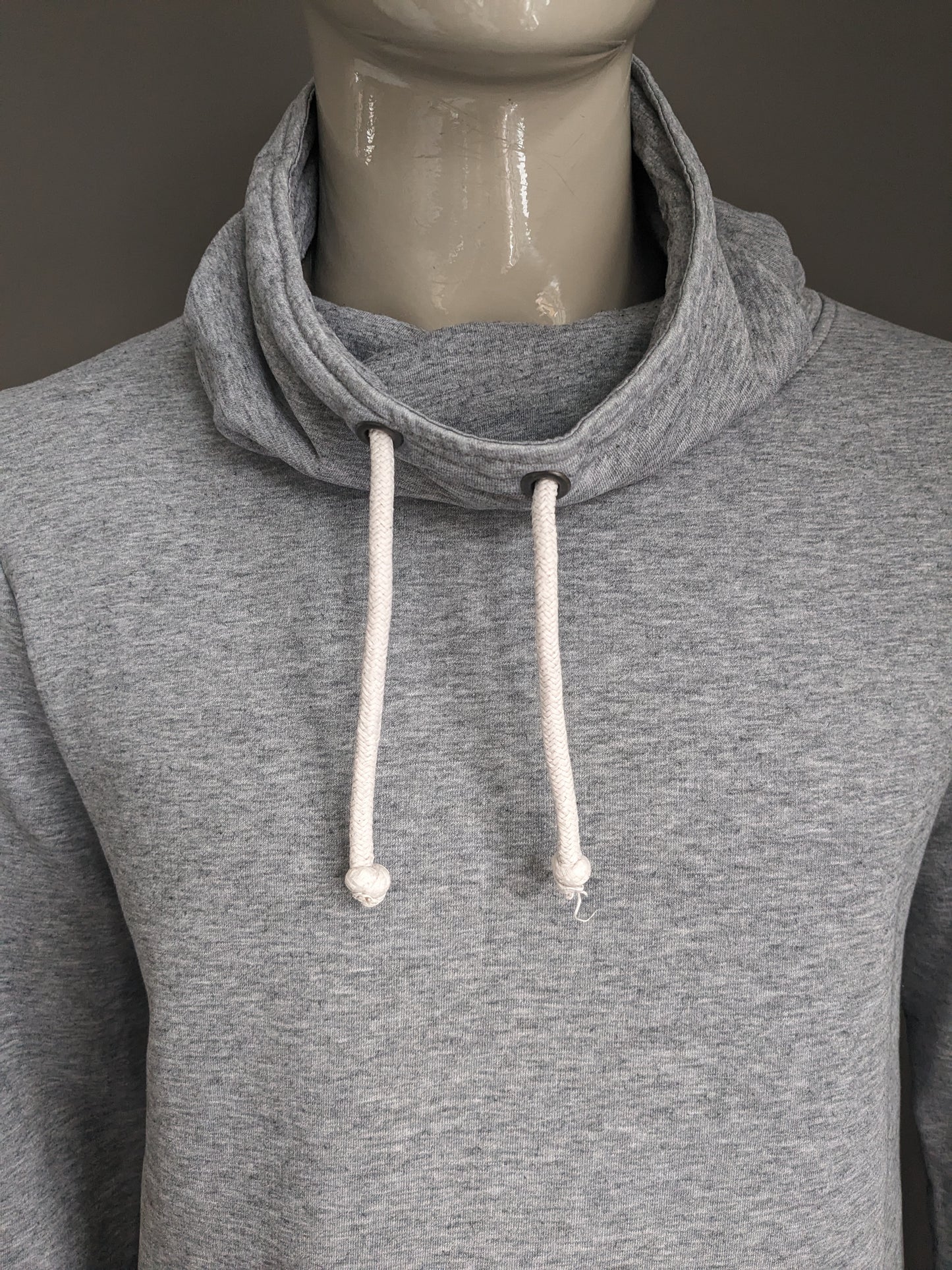 EDC-Pullover mit sportlichem Rollkragen. Grau gemischt. Größe L.