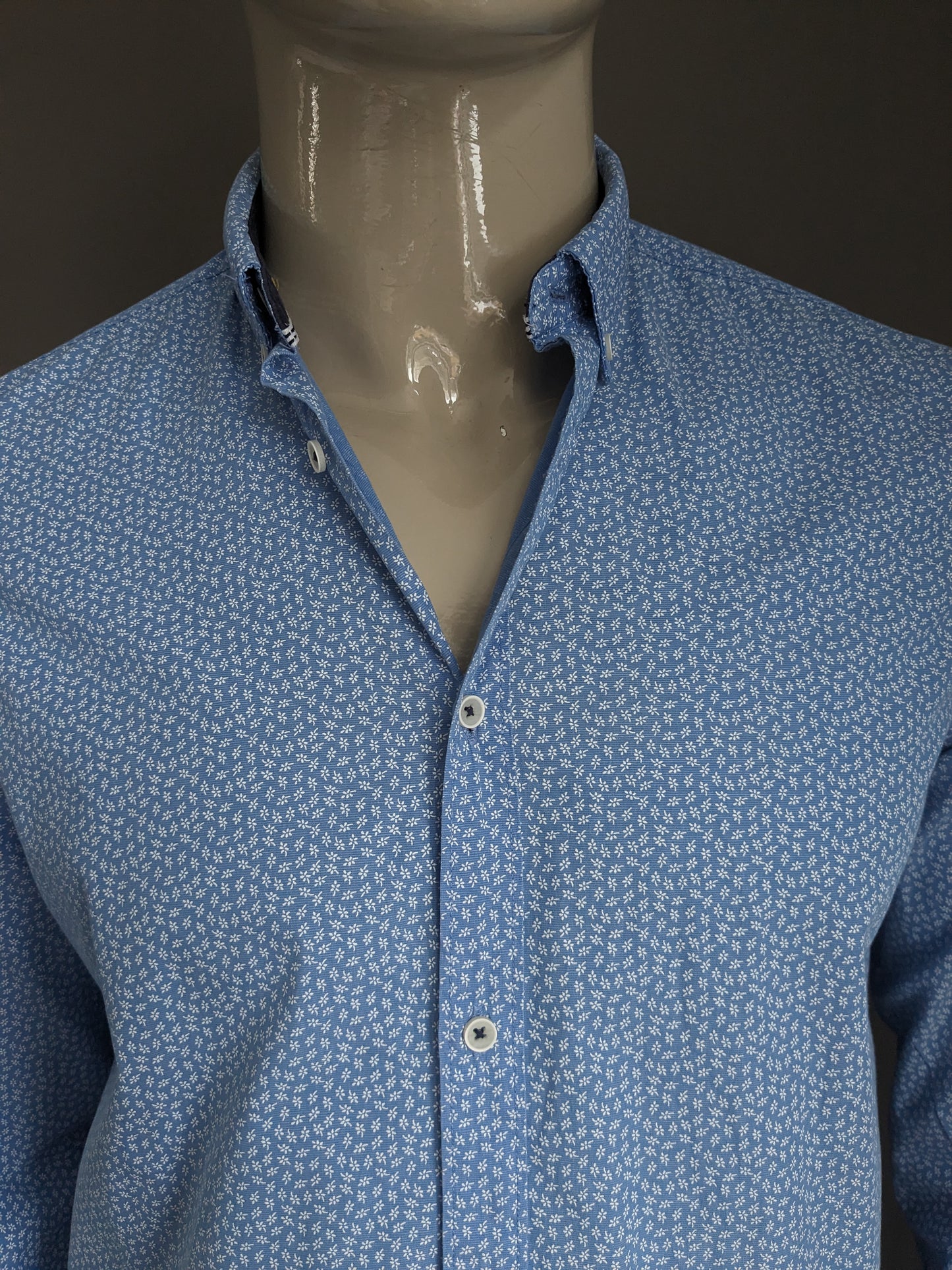 Camisa Zara Hombre. Estampado azul blanco. Talla M. Corte entallado.