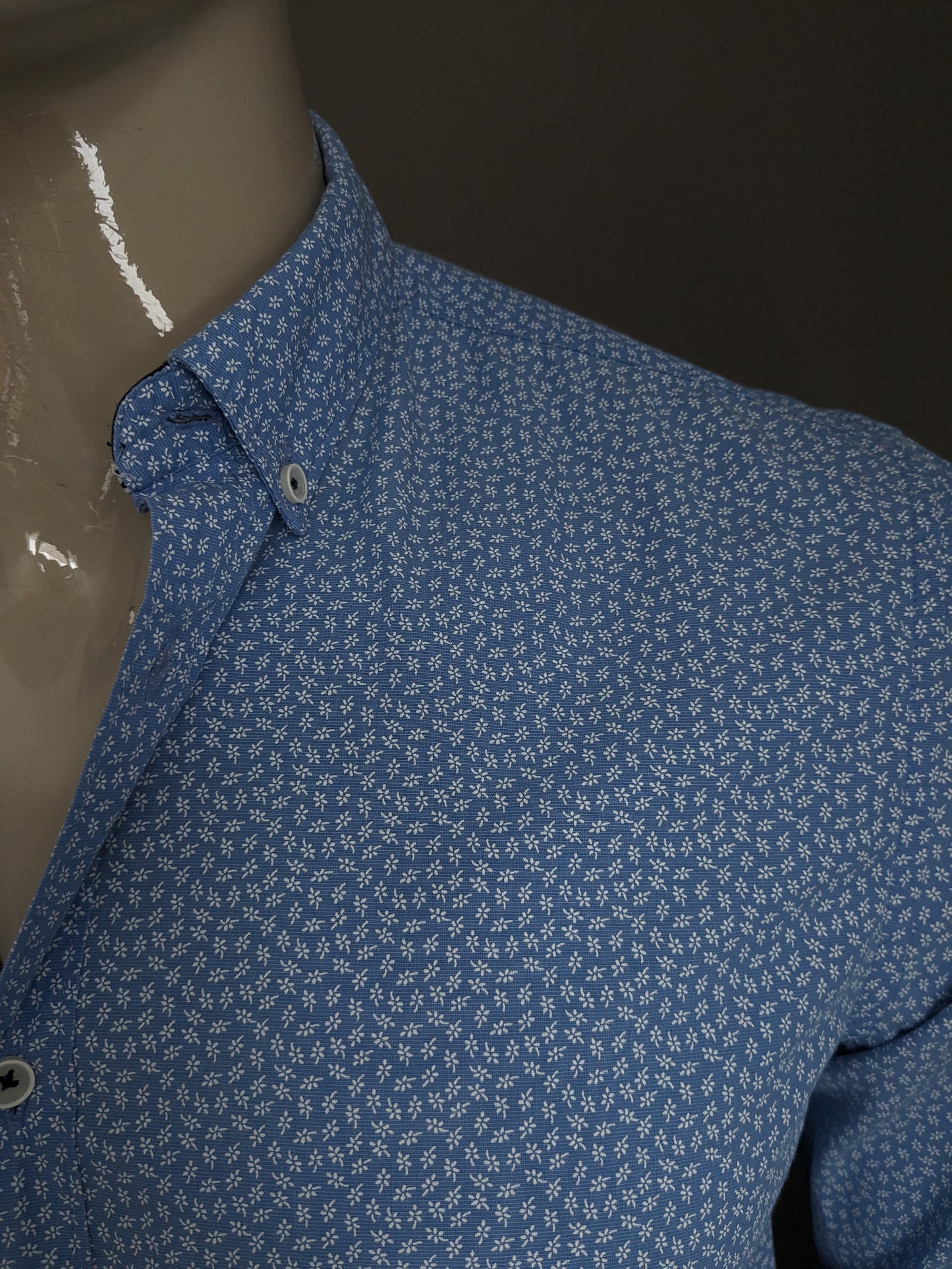Camisa Zara Hombre. Estampado azul blanco. Talla M. Corte entallado.