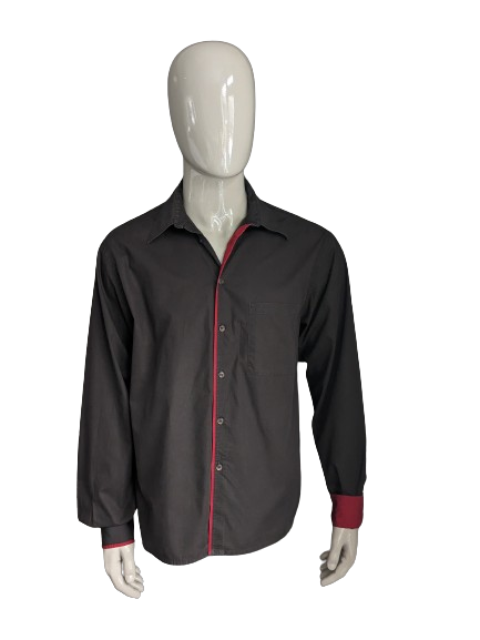 Chemise Olivier Strelli. De couleur marron foncé. Taille XL.