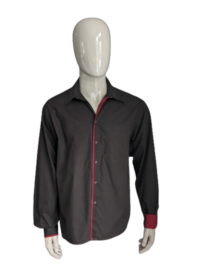 Chemise Olivier Strelli. De couleur marron foncé. Taille XL.