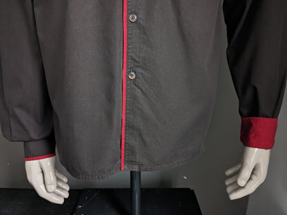 Chemise Olivier Strelli. De couleur marron foncé. Taille XL.